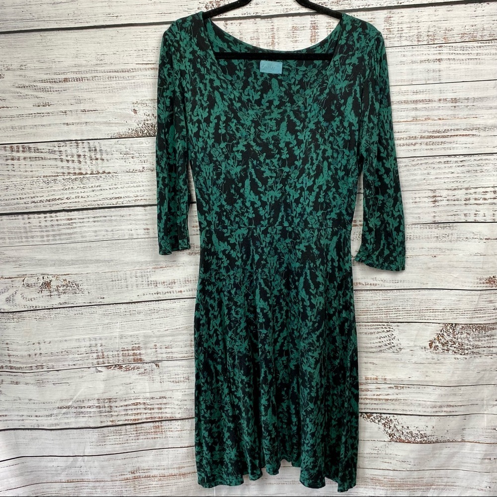 FEATHER CLOTHING Forest Green & Black Leaf Print 3/4 Sleeve Knit Bamboo Dress